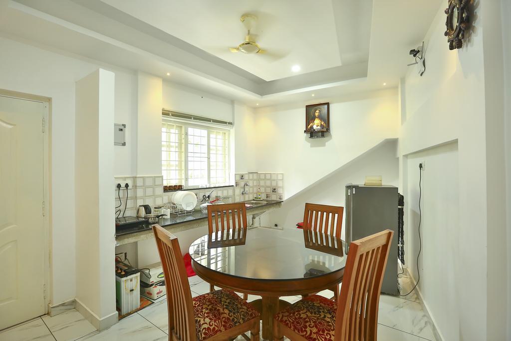 Aaron'S Homestay Kochi Esterno foto
