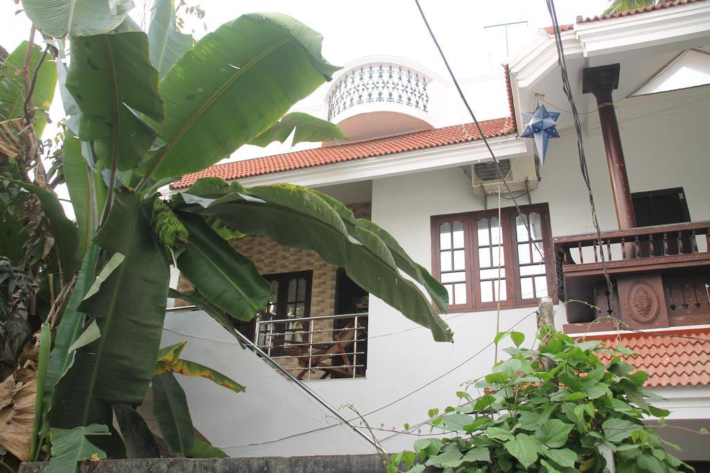 Aaron'S Homestay Kochi Esterno foto