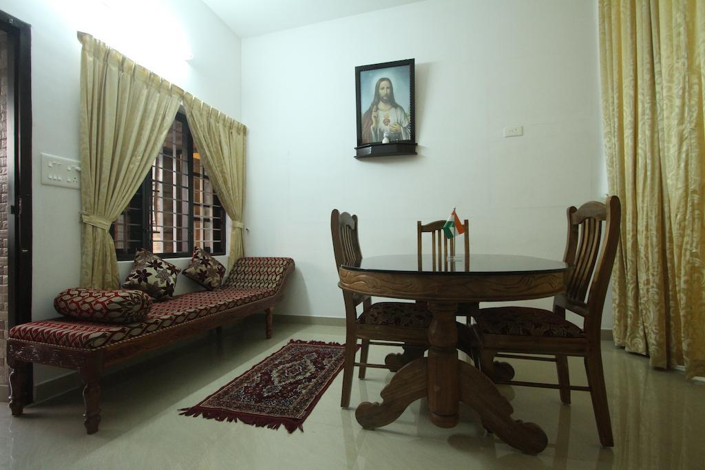 Aaron'S Homestay Kochi Esterno foto